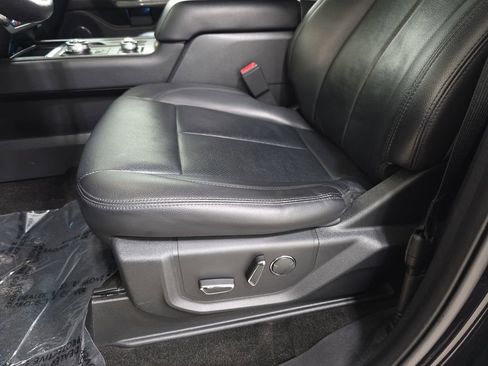 Used 2019 Ford Expedition XLT w/ Equipment Group 202A AWD/4WD image 29