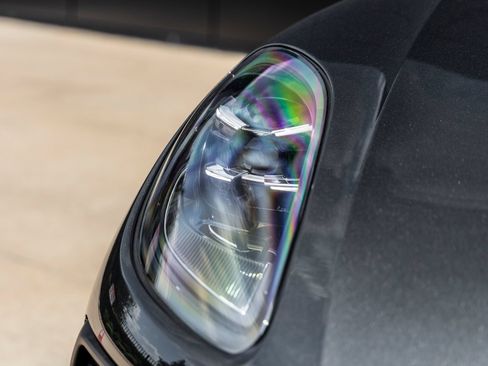 Certified 2026 Porsche Macan AWD/4WD image 17