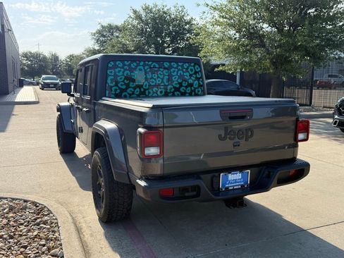 Used 2021 Jeep Gladiator Sport image 3