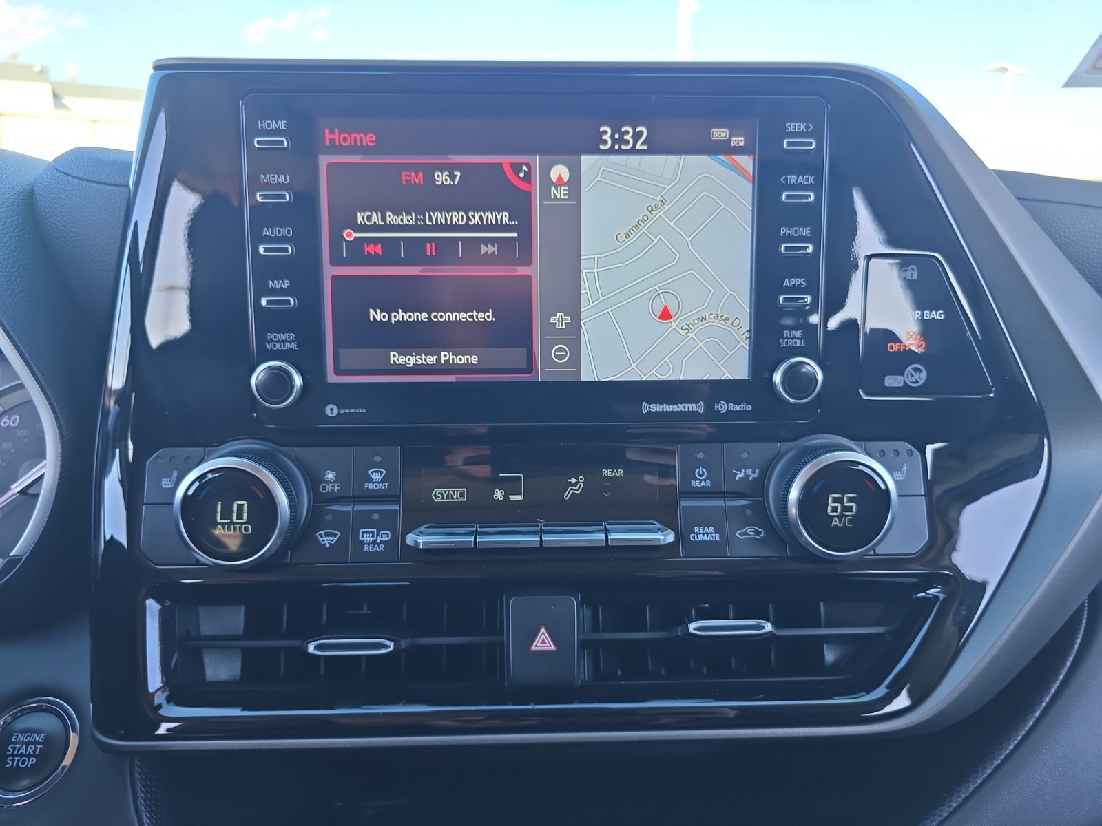 Used 2022 Toyota Highlander XLE FWD image 16