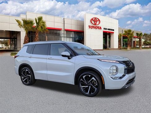 Used 2024 Mitsubishi Outlander SEL image 2