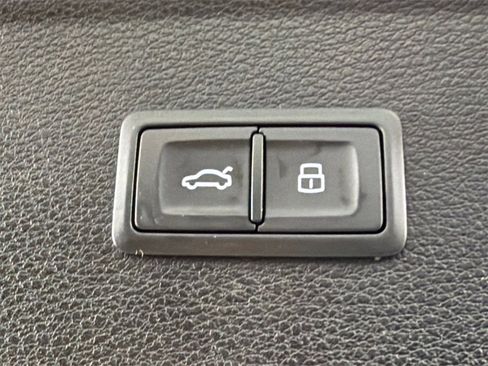 Used 2020 Audi SQ5 Prestige w/ Prestige Package image 21