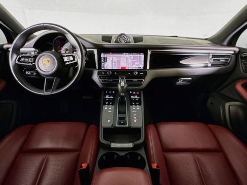 Certified 2024 Porsche Macan AWD/4WD image 11