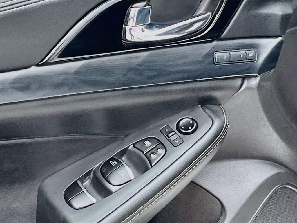 Used 2023 Nissan Maxima Platinum w/ Sport Mat Group FWD image 18