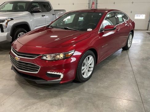 Used 2017 Chevrolet Malibu LT FWD image 3