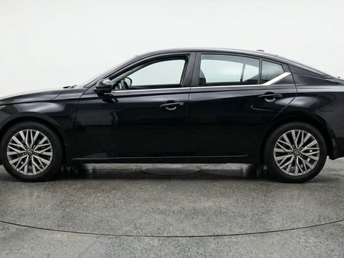 Used 2025 Nissan Altima 2.5 SV image 5