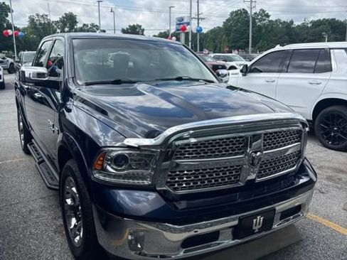 Used 2017 RAM 1500 Laramie w/ Convenience Group AWD/4WD image 3