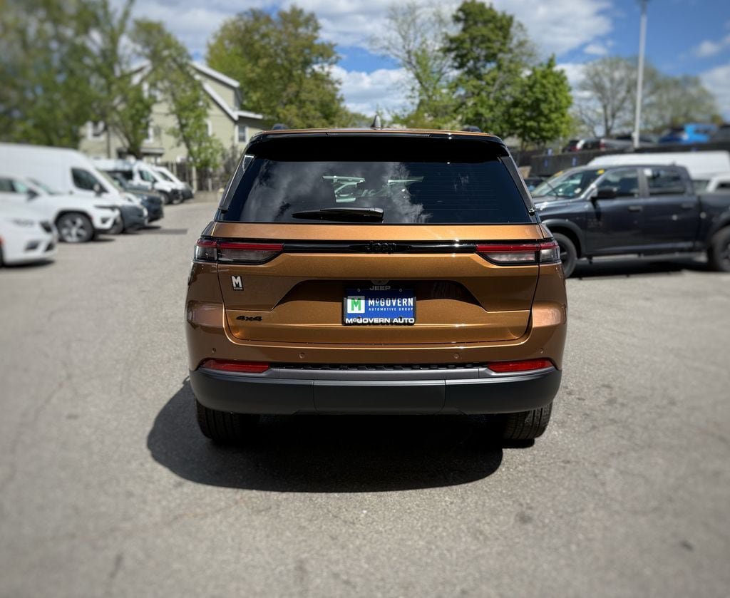 New 2026 Jeep Grand Cherokee Limited w/ Limited Altitude Package AWD/4WD image 12