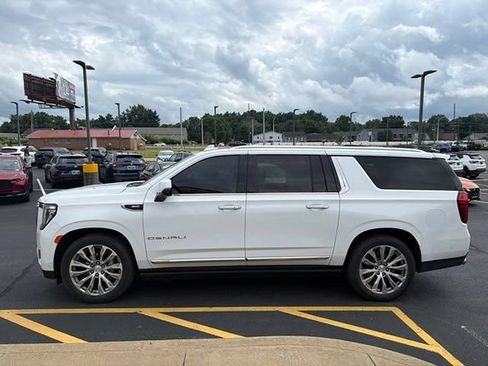 Used 2023 GMC Yukon XL Denali w/ Denali Reserve Package AWD/4WD image 3