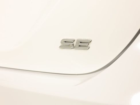 Used 2020 Toyota Camry SE image 15