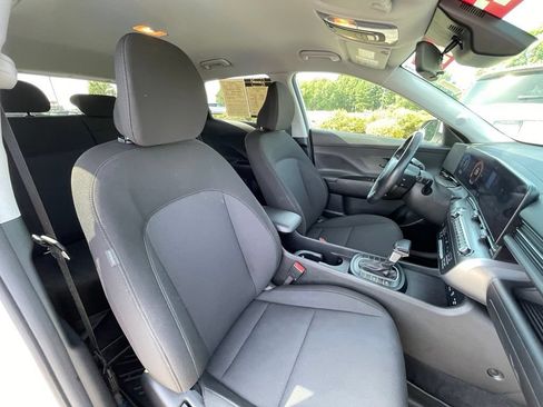Used 2024 Hyundai Kona SEL FWD image 30