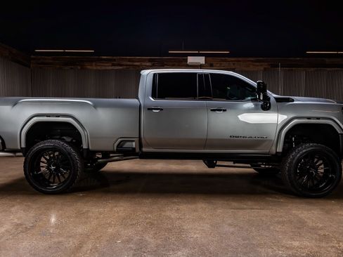 Used 2024 GMC Sierra 2500 Denali Ultimate w/ Max Trailering Package image 11