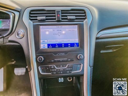 Used 2020 Ford Fusion SE image 24