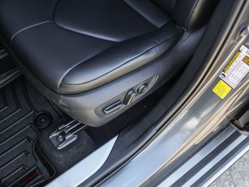 Used 2020 Toyota Highlander XLE image 8