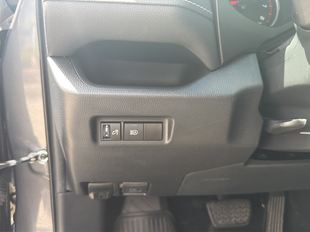 Used 2021 Toyota RAV4 LE AWD/4WD image 45