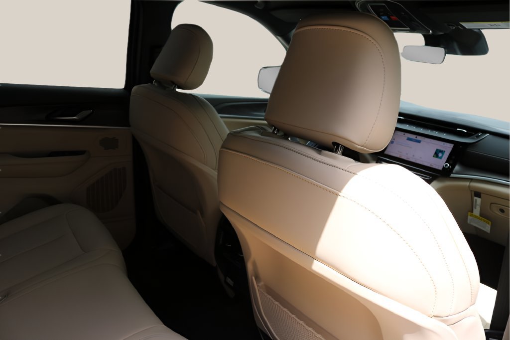 New 2026 Jeep Grand Cherokee Limited RWD image 18