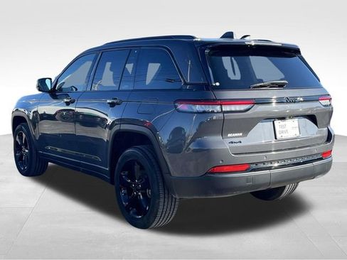 Used 2023 Jeep Grand Cherokee Altitude image 5