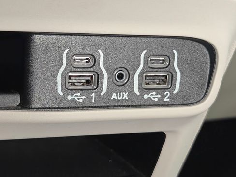 Used 2024 Chrysler Pacifica Touring-L image 51