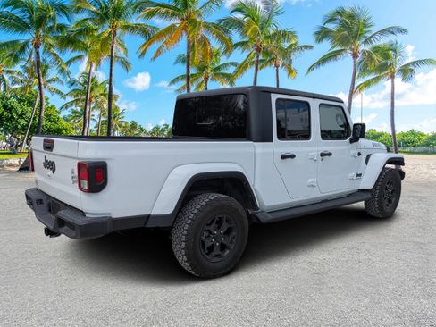 Used 2022 Jeep Gladiator Willys image 3