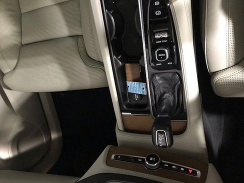 Used 2016 Volvo XC90 T6 Inscription w/ Vision Package AWD/4WD image 28