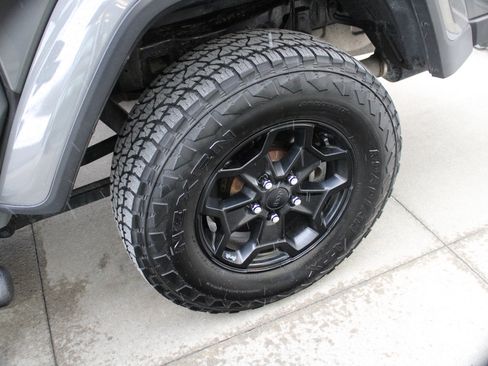 Certified 2021 Jeep Gladiator Sport image 38