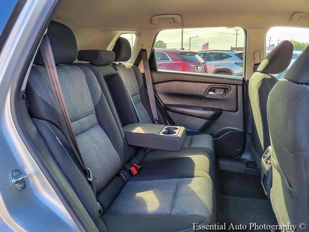 Used 2025 Nissan Rogue SV FWD image 30