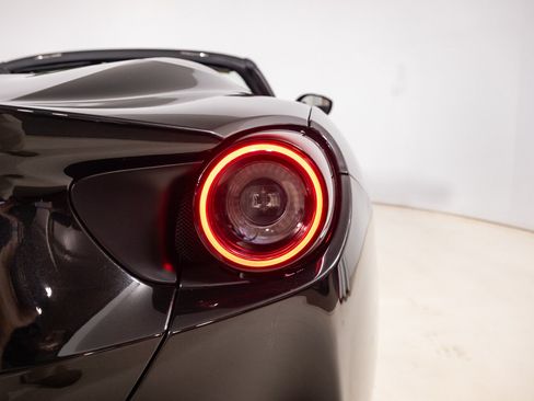 Used 2019 Ferrari Portofino RWD image 53