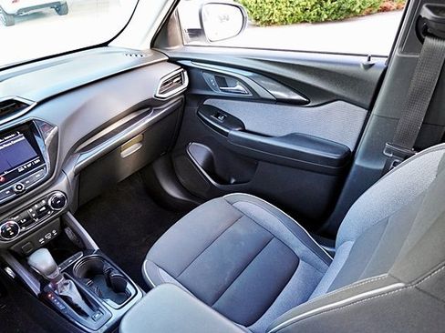 Used 2022 Chevrolet TrailBlazer LT w/ Convenience Package image 21