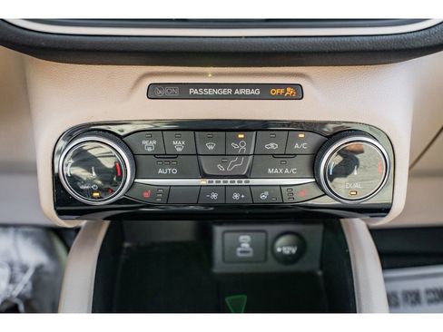 Used 2022 Ford Escape SE w/ SE Sport Appearance Package image 17