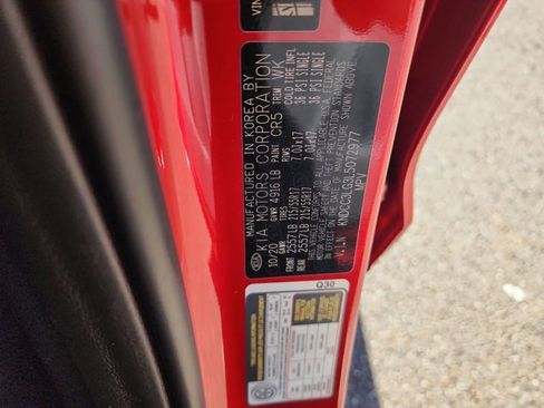 Used 2020 Kia Niro EX image 29