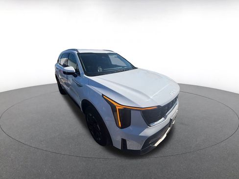 Used 2024 Kia Sorento S image 2