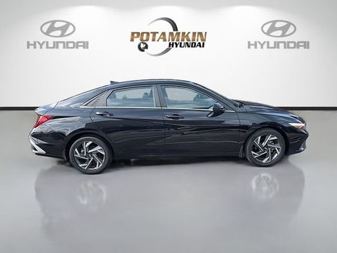 Certified 2025 Hyundai Elantra SEL FWD image 4