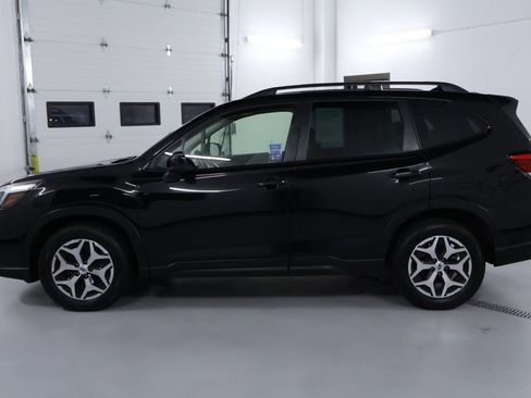 Used 2021 Subaru Forester Premium image 4