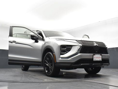 Used 2023 Mitsubishi Eclipse Cross LE AWD/4WD image 29