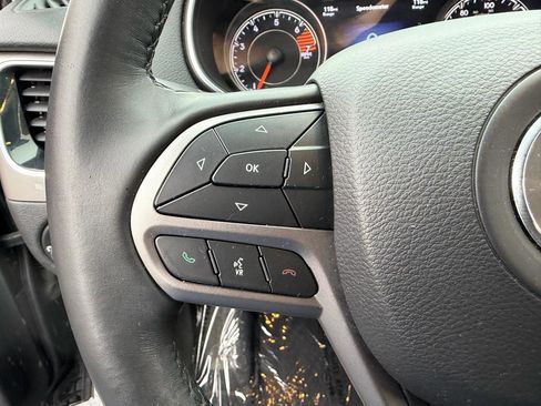 Used 2019 Jeep Cherokee Limited image 25