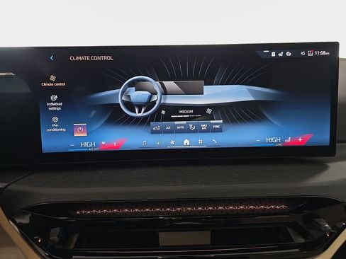 New 2026 BMW 330i Sedan w/ Premium Package image 18