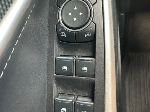 Used 2024 Ford Explorer XLT w/ Equipment Group 202A AWD/4WD image 29