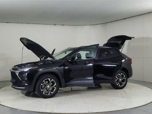 Used 2024 Chevrolet Trax LT image 10