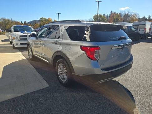 Used 2021 Ford Explorer XLT w/ Equipment Group 202A image 4