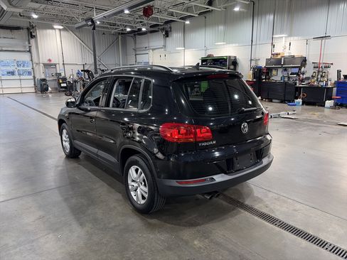 Used 2017 Volkswagen Tiguan S image 6