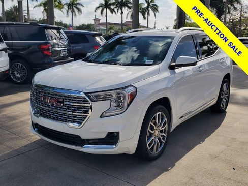 Used 2022 GMC Terrain Denali AWD/4WD image 3