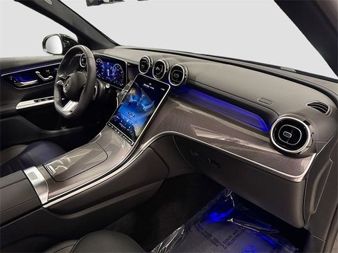 Used 2025 Mercedes-Benz GLC 300 4MATIC image 30