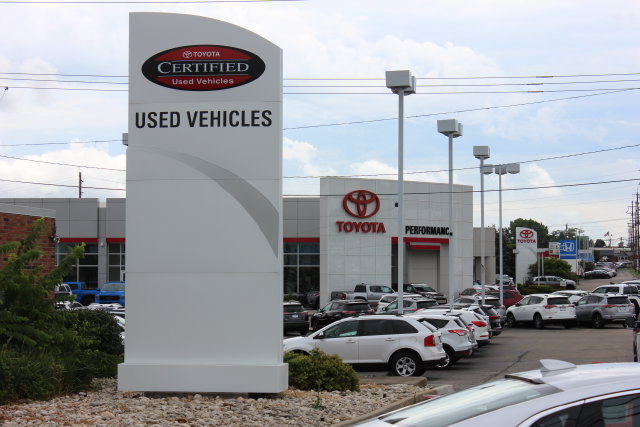 Certified 2025 Toyota Prius LE FWD image 16