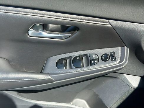 Used 2023 Nissan Sentra SV FWD image 17
