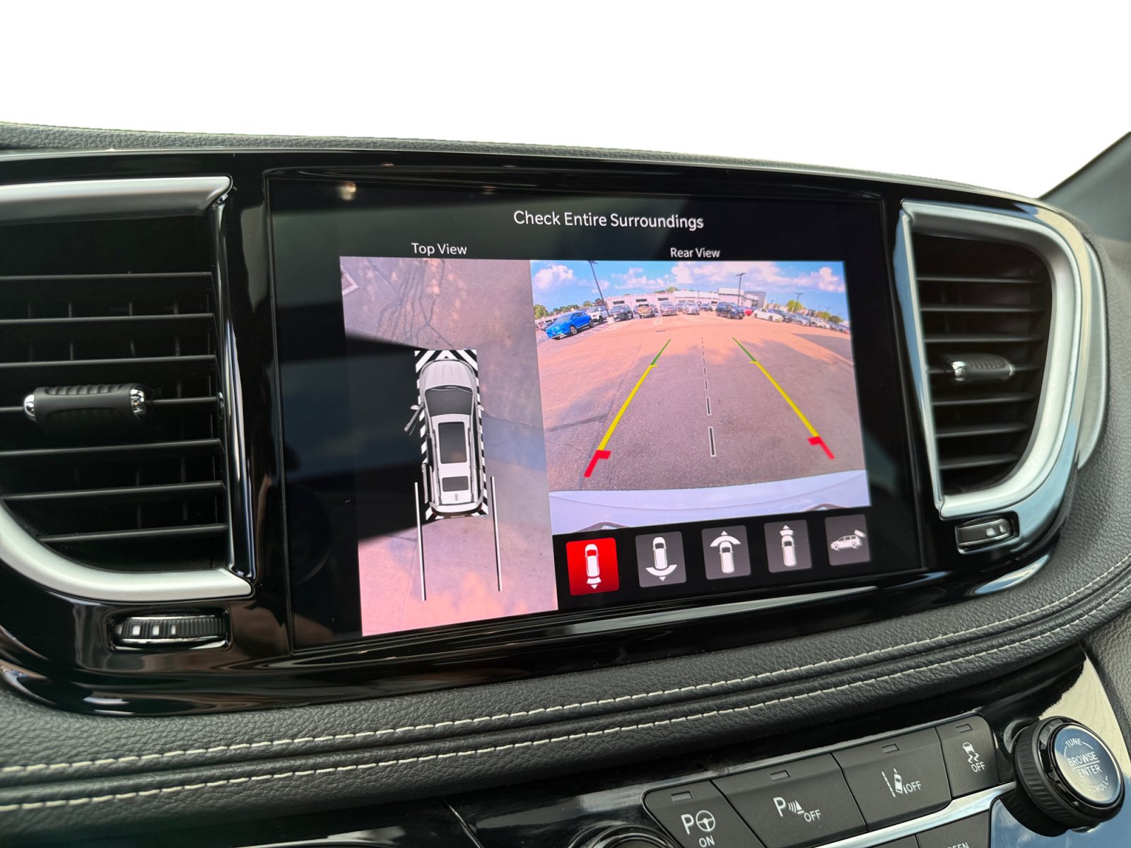 Used 2024 Chrysler Pacifica Premium FWD image 15