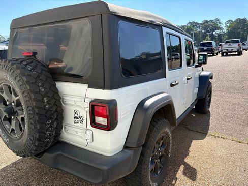 Used 2023 Jeep Wrangler Unlimited Sport AWD/4WD image 3
