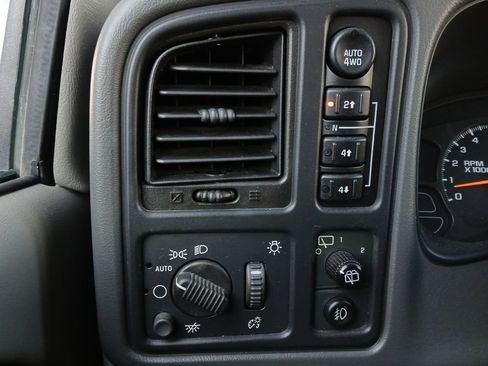 Used 2003 Chevrolet Suburban 4WD image 10