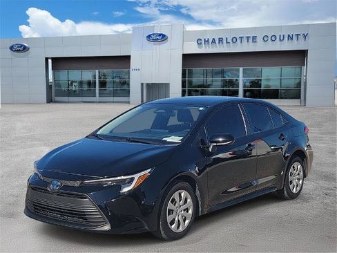 Used 2025 Toyota Corolla LE image 2