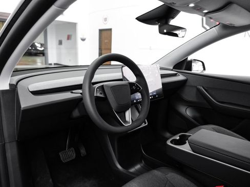 Used 2026 Tesla Model Y 2WD image 3