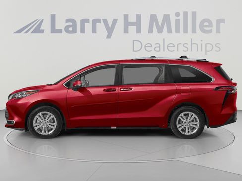 Used 2026 Toyota Sienna Platinum AWD/4WD image 3